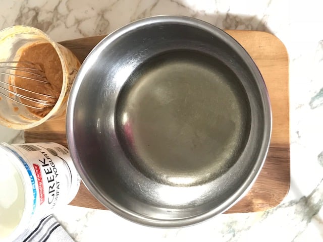 picture of melted coconut oil for 3 ingredient, not bake dog treats